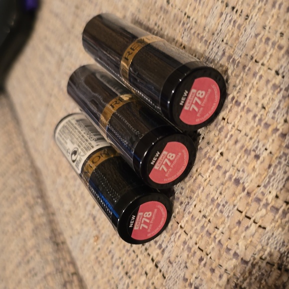 REVLON BRAND WOMEN'S SUPER LUSTROUS LIPSTICK BUNDLE OF 3 - Picture 4 of 6